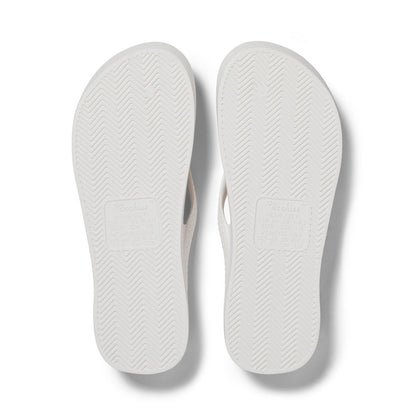 DYNX Confort BLANCHE | Des journées entières debout ? Tes pieds méritent un vrai soutien, dès le 1er port.